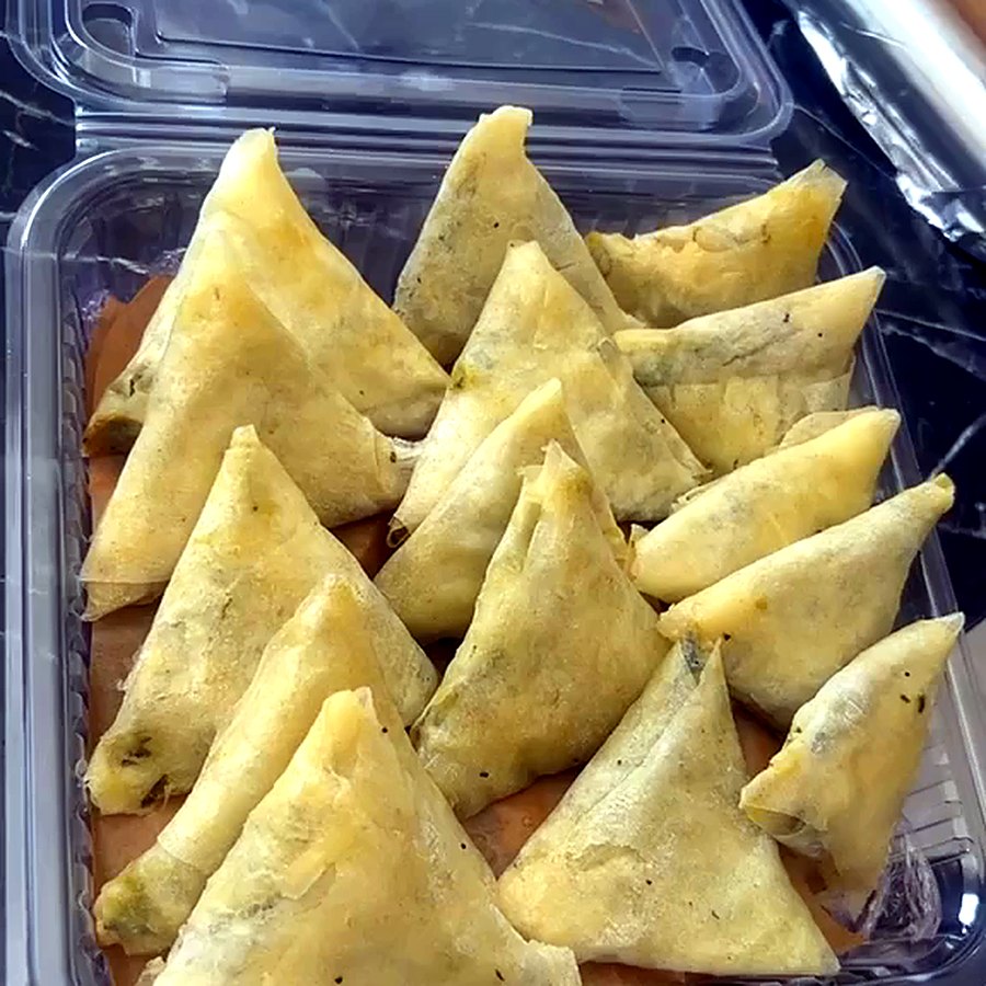 Boîte de briouats triangles dorés